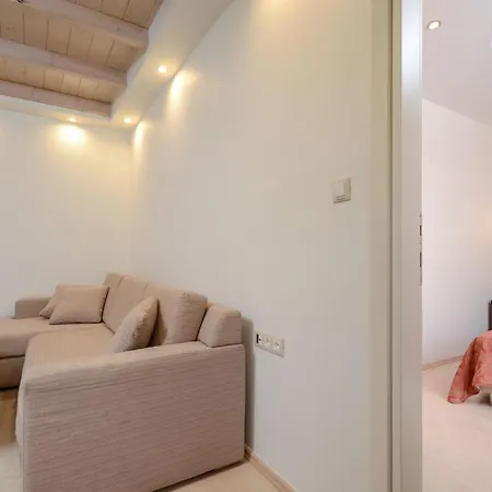 מלון דירות Aeolis Boutique 3*