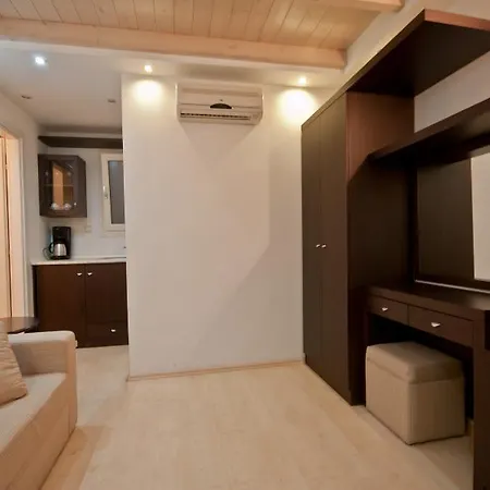 מלון דירות Aeolis Boutique 3*